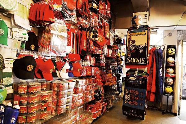 各式足球用品 倫敦