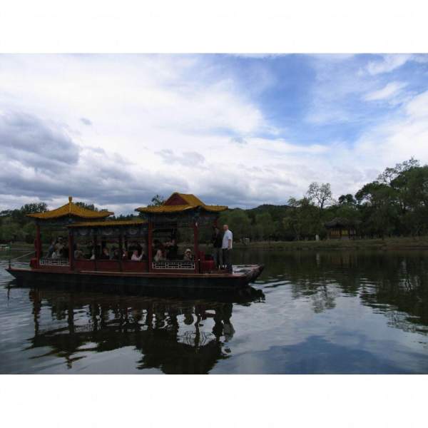 乘搭遊覽船,飽覽避暑山莊景致。 中國其他