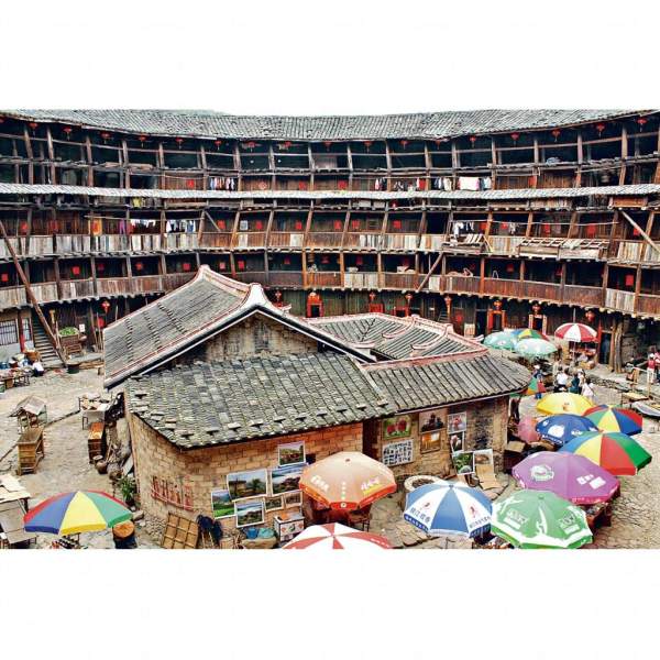 裕昌樓,中間為觀音寺 廈門