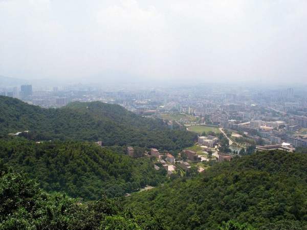 從白雲山可俯瞰廣州市景緻 廣州