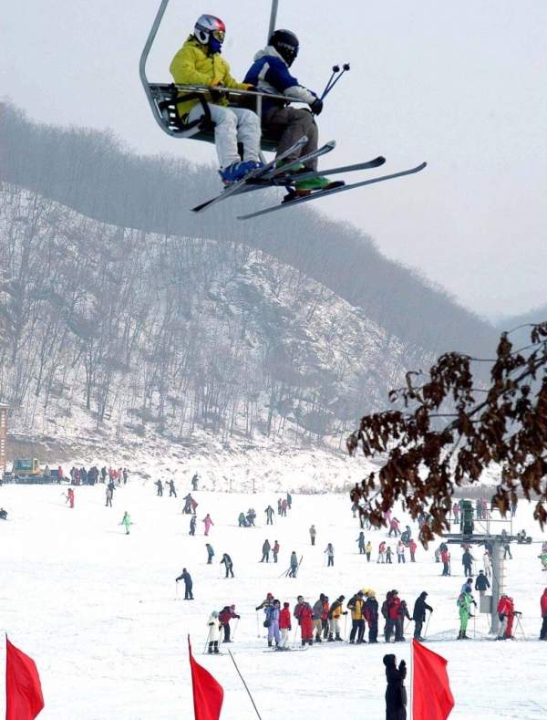 雪場位於長壽山國家森林公園,風景優美。 哈爾濱