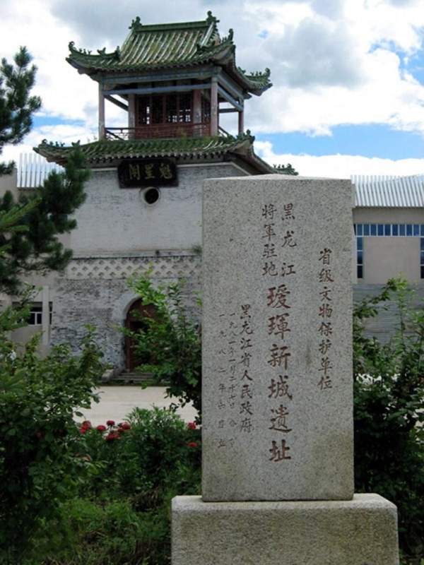 璦琿城還同時建起了許多廟宇,如城隍廟、龍王廟、文廟、真武廟、關帝廟、大佛寺、魁星閣等。 黑龍江其他
