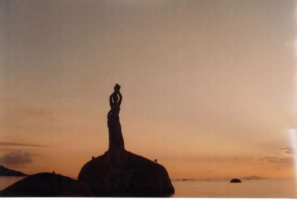 夕陽下的珠海漁女。 ( 相片來源:珠海旅遊網 ) 珠海