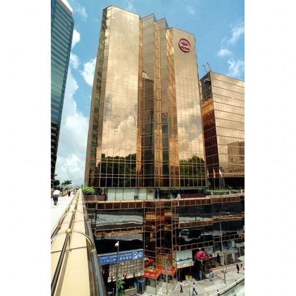 酒店外觀像一座金磚。 香港