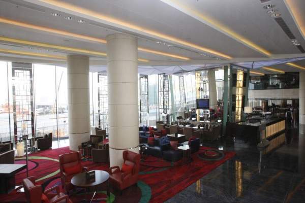 酒店大堂設計簡約。 香港