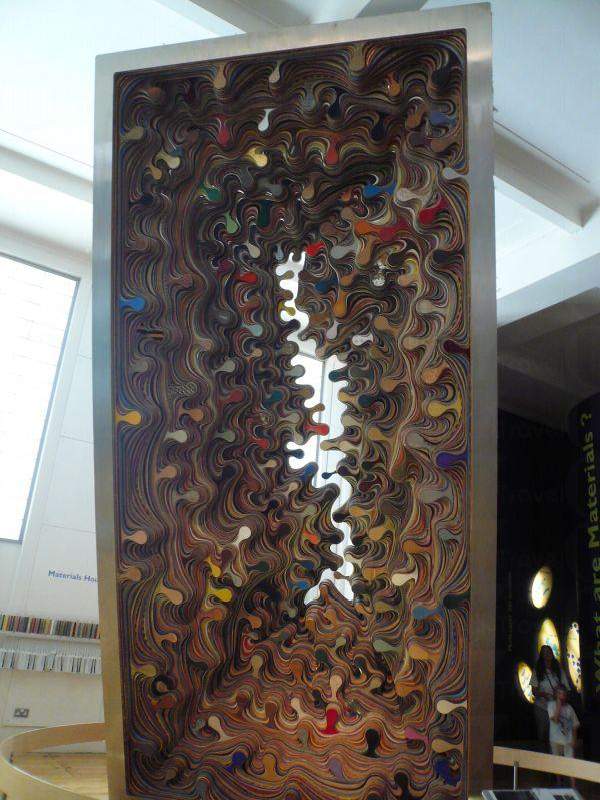 展板上鋪滿了不同質料,遊客可在展板旁找到其相應的資訊。( 相片來源﹕Wankie ) 倫敦