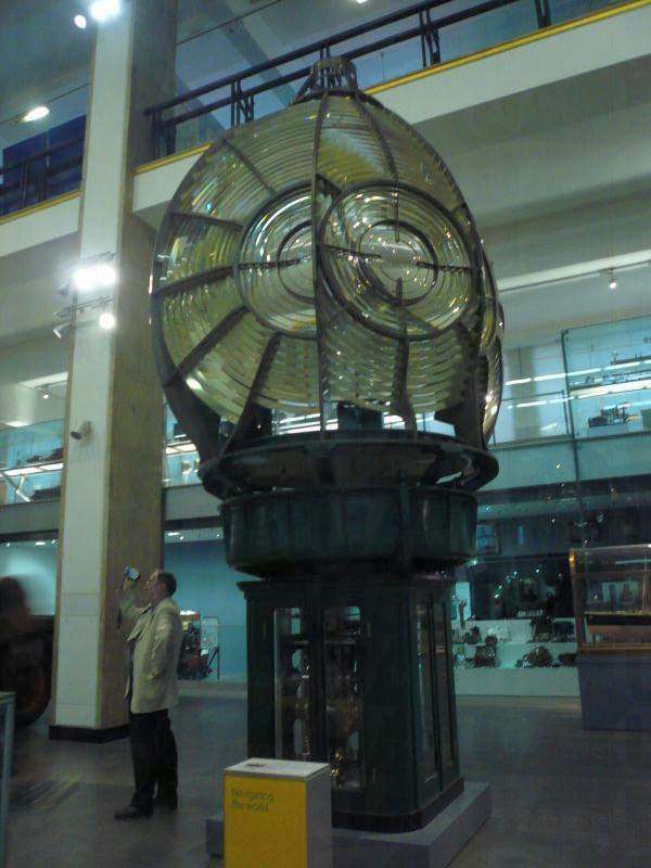 燈塔內的巨型導航燈也近放置於博物館內。( 相片來源﹕Wankie ) 倫敦
