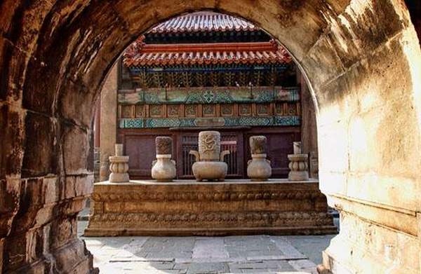 清福陵內的祭桌。 ( 相片來源 : Poon Kay ) 中國其他