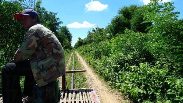 竹子火車是柬埔寨獨有的特色交通工具。( 相片來源:Elaine ) 馬德望