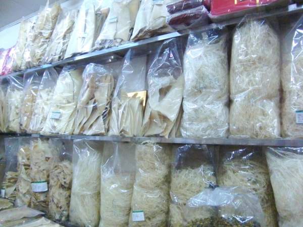 「鮑參翅肚」顯見檔次,蝦米紫菜也可略表心意,購買海產的心得,因人而異。 深圳