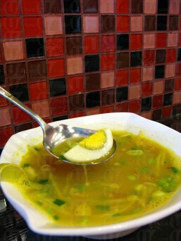 娘惹海鮮湯像叻沙湯底。 香港