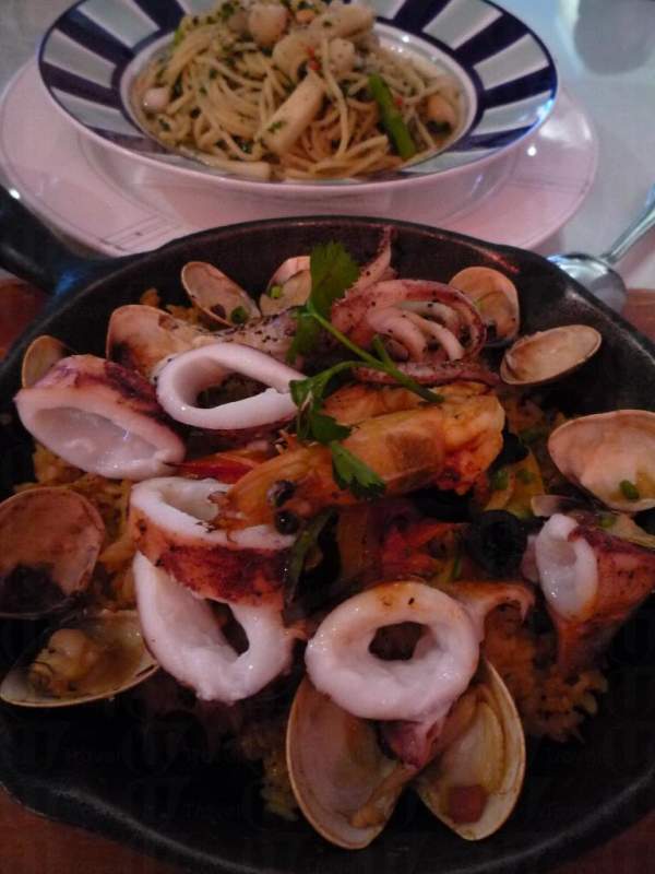 Skylark 餐廳的海鮮烤飯材料豐富,絕無欺場。 ( 相片來源:Clara Lee ) 台北