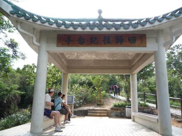 青衣自然徑設有 4 個觀景亭,遊客若感疲累,不妨休息一會再上路。(相片來源:Clara Lee) 香港