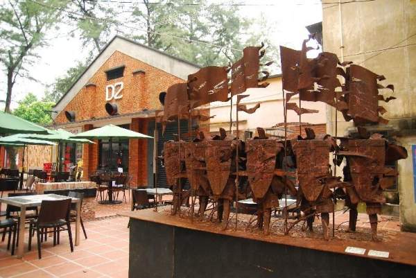 紅磚廠外小茶室,坐著懷愐昔日工廠的風光是種享受。 廣州