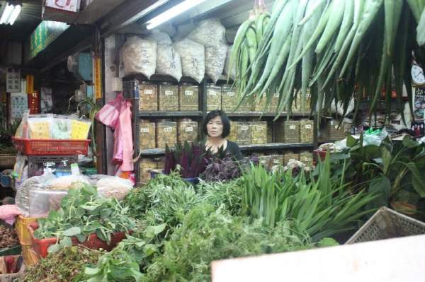 青草巷有甘醇的青草芳香,當中著名作家龍應台就曾形容為:「土裡土氣,但清香撲鼻」。<br /> 台北