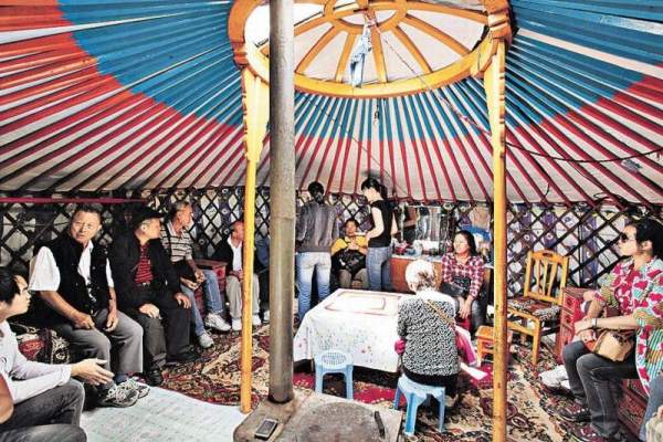 別小覷如斯迷你的蒙古包,能夠一次過容納約 20 人呢! 中國其他