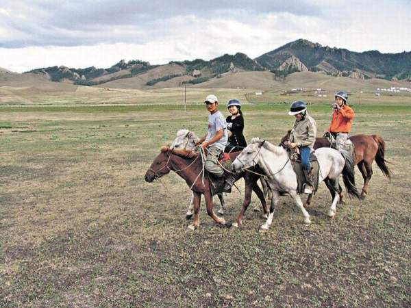 策騎聞名的蒙古馬可說是當地的熱門活動,並由眾馬伕負責帶領大家,令大家可以安心享受策騎樂。 中國其他