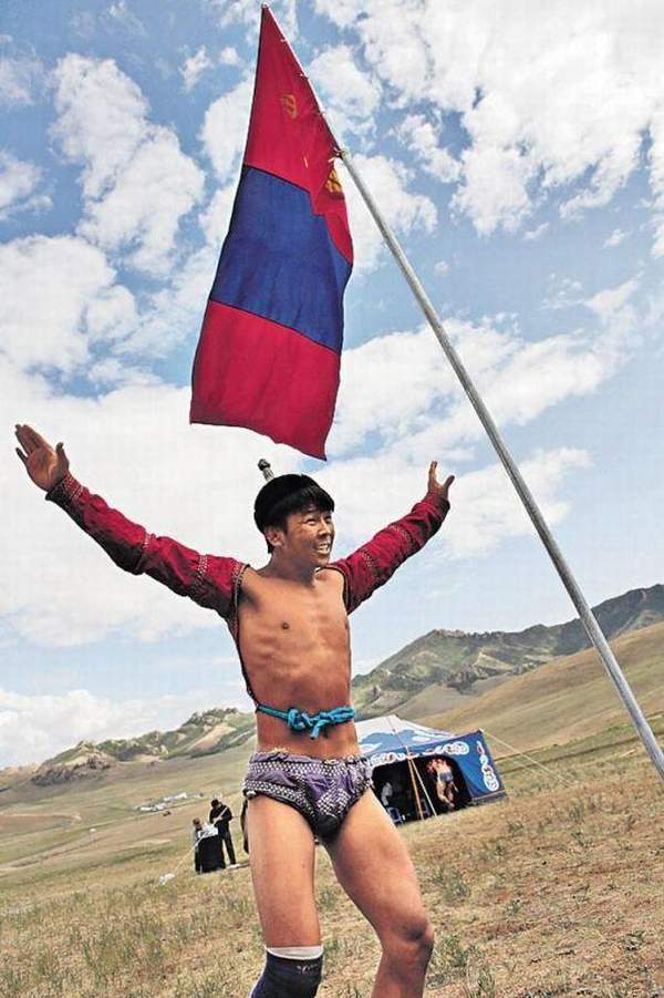 當地除了有策騎等體驗外,更有不少當地傳統的民族表演如摔交等。 中國其他