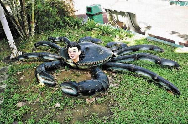 別墅中有「人頭動物身」的雕像,相關靈感源其實自中國傳說中「動物、昆蟲均可修煉成人」的概念。 新加坡