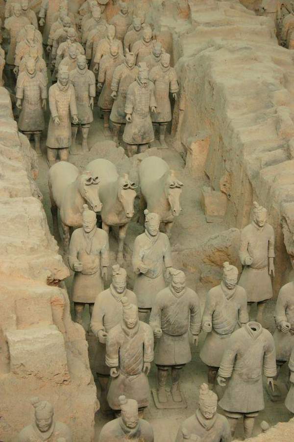 秦始皇的皇陵用上 38 年才建造而成,單從兵馬俑的隊伍便可了解當時工程的浩大。 西安
