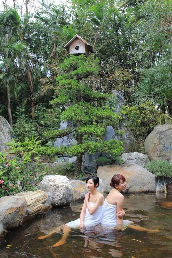 客人在辦理登記時,即可領到一件漂亮的浴袍,融合這個充滿大唐氣氛的環境之中。<br /> 台北