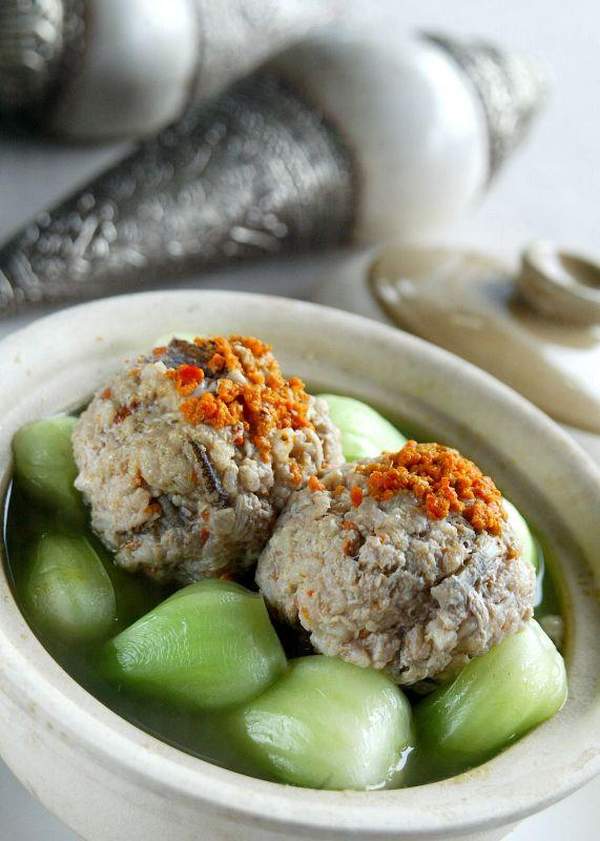 夜上海為食客帶來款款扣人心弦的傳統上海菜。 香港