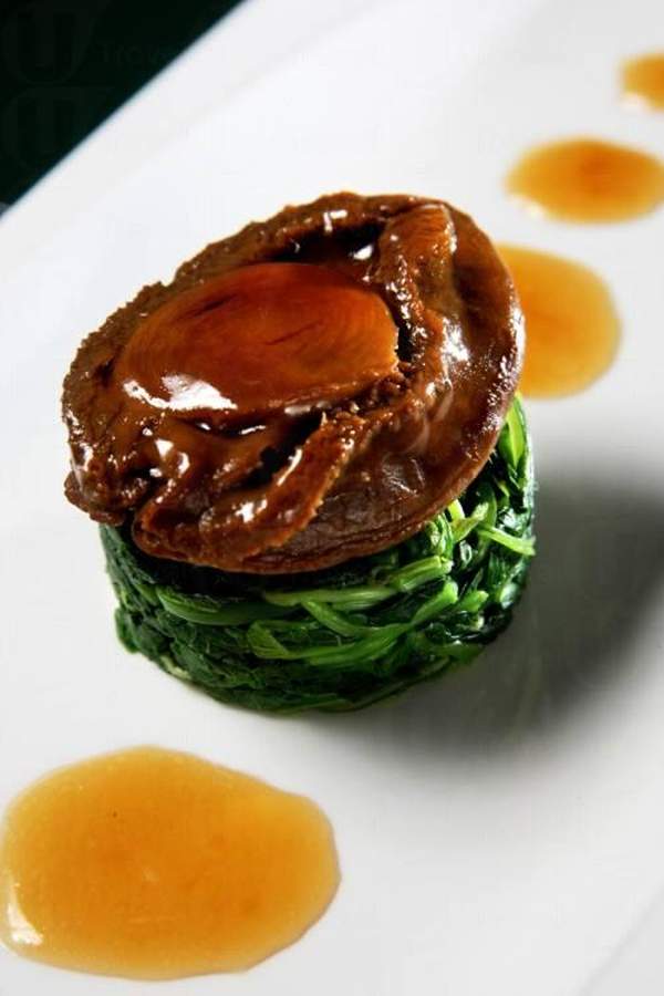 蠔皇廿頭皇冠吉品。 香港