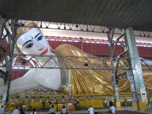 喬達基臥佛位於緬甸仰光的喬達基臥佛寺,並因其龐大體積而聞名全國。(相片來源:越南航空 Carol) 仰光