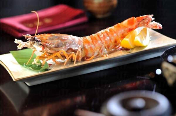 大蝦爐端燒可謂色香味美。 香港