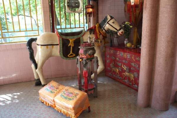 廟內的雕像各具特色,這尊白馬雕像便是其中之一。 香港