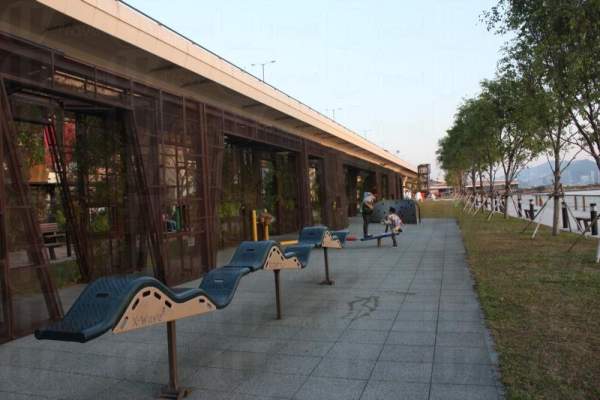 園內還有兒童遊樂設施,最適合親子家庭樂。 香港