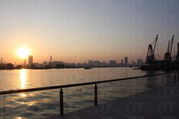 巨型「鹹蛋黃」加上 270 度無敵海景,浪漫程度爆燈。 香港