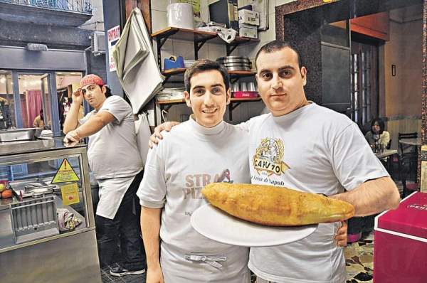 Di Matteo 製的名物小食Fritta「視覺上」很讓人飽足。 那不勒斯