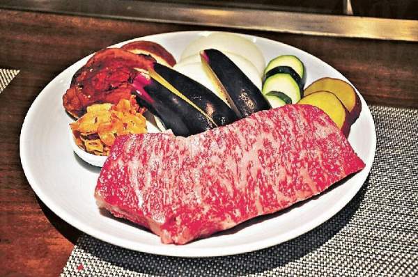 神戶牛油脂分布均勻。 神戶