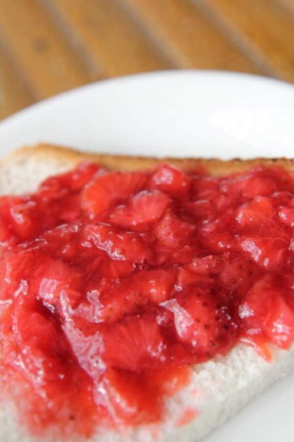 農場茶室內的士多啤梨多士,味道清爽鮮甜,值得一試。 香港