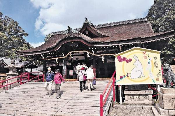 道明寺天滿宮的正面入口,可在新歲祈福開運,入邊也有菅原道真的遺物展出。 大阪