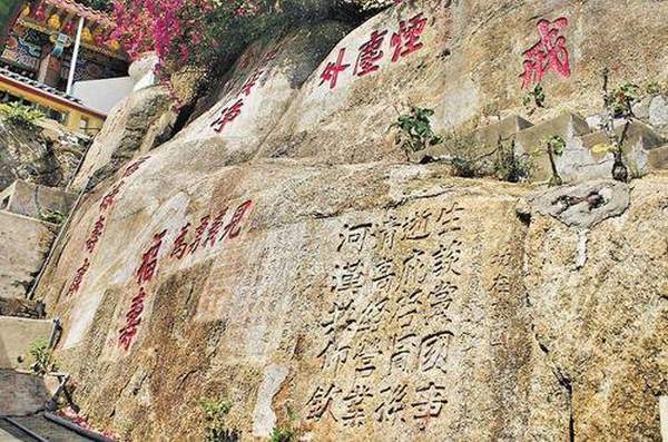 摩崖石刻位於放生池附近,刻有不少清末民初名士的墨寶,康有為亦屬其一。(相片來源:劉健雄) 喬治城