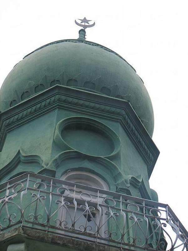 塔頂及星月圖案。 香港