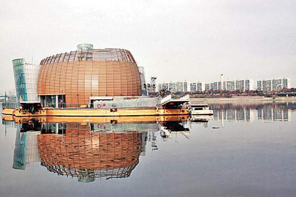 最小的人工島 Terra,外形似種子,設水上運動設施及戶外花園。 首爾