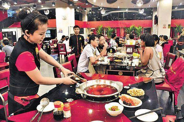 麻辣空間以清油作招徠,原樽倒下,回港不減肥也難。 成都