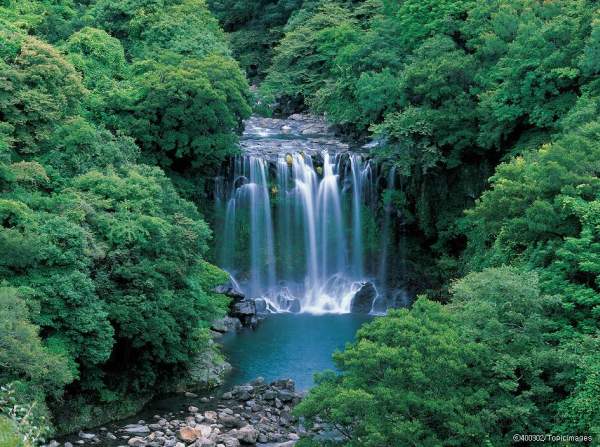 天帝淵瀑布(相片來源:網上圖片) 濟州