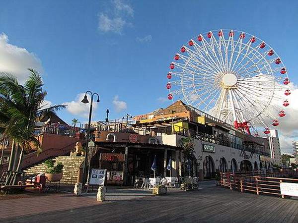 Carnival Park及摩天輪。 沖繩