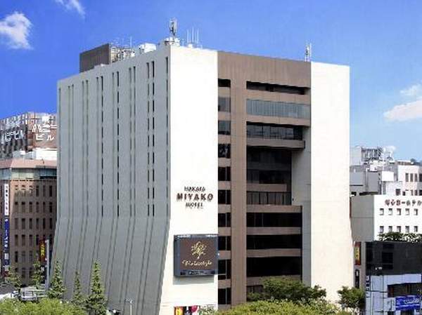 博多都酒店位於博多車站築紫口正對面位於,步行1分鐘便到達博多都酒店,交通非常便捷。 (網上圖片) 福岡