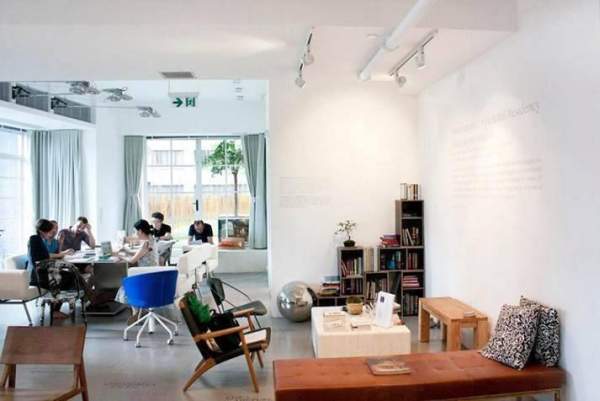 都爹利會館有四層,設不同的區域,各區收藏了多件中外藝術品 香港