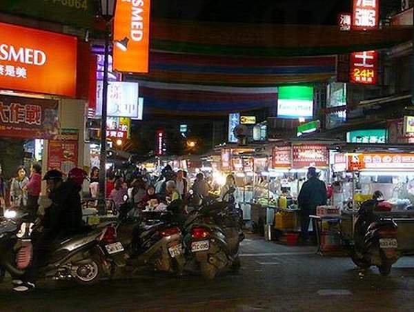 雙城街夜市裡的店大多都是老字號(圖片來源:台北旅遊網)<br /> 台北