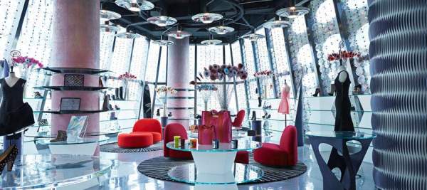 一樓除了書店,戶外位置更設有咖啡店 上海