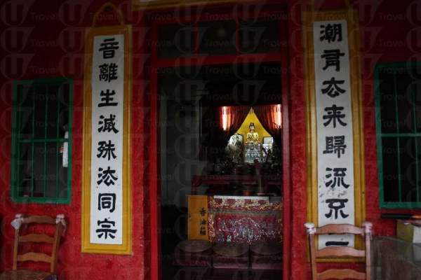 香海慈航後有一「潮音淨院」,但平日有鐵閘鎖上。 香港