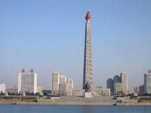 主體思想塔 平壤