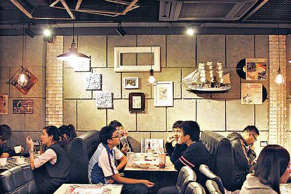 不論任何時段,餐廳內也是滿座,是這條食街的新寵兒。 香港