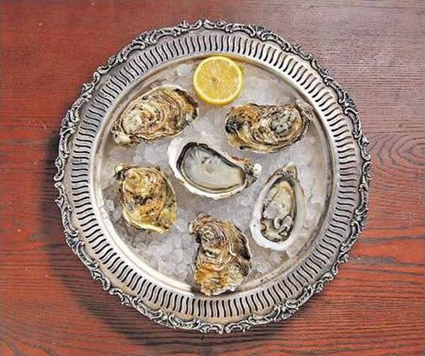 時令的法國 Fine De Claire 生蠔(時價),用來送香檳或白酒都適合。 香港